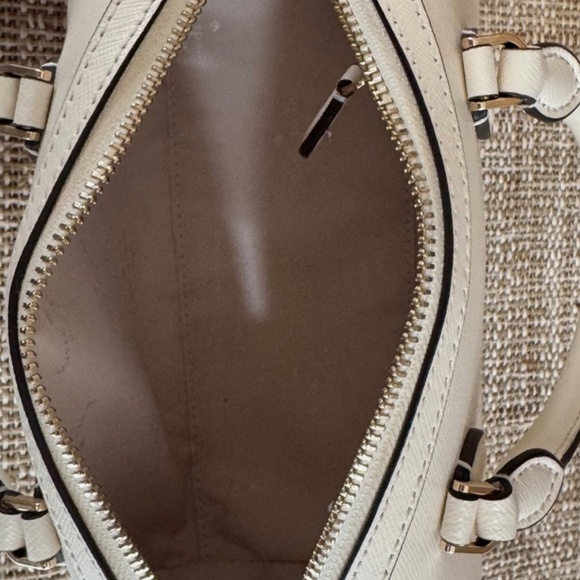 AUTHENTIC KATE SPADE NY crossbody Dolly Duffle in Meringue pre-owned - Picture 7 of 13